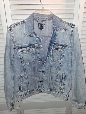 GAP Light Wash Denim Jacket - Women's Jean Jacket